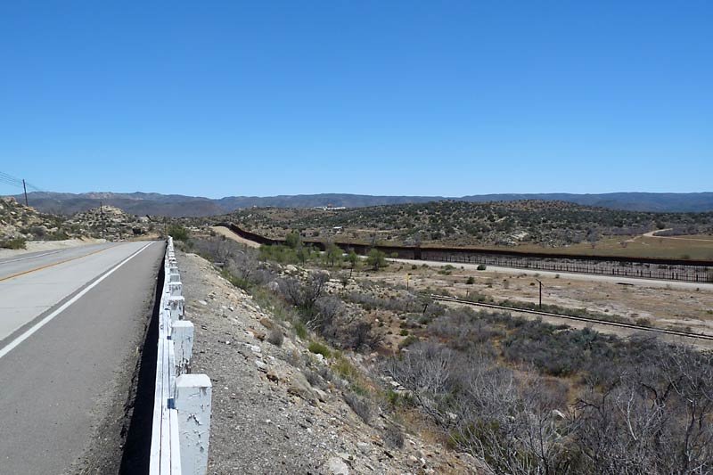 borderfences.jpg